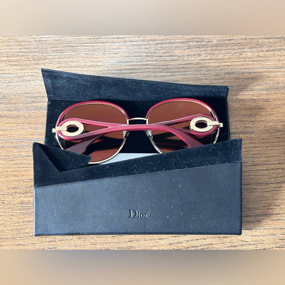 Christian Dior Sunglasses with case. - Picture 5 of 9